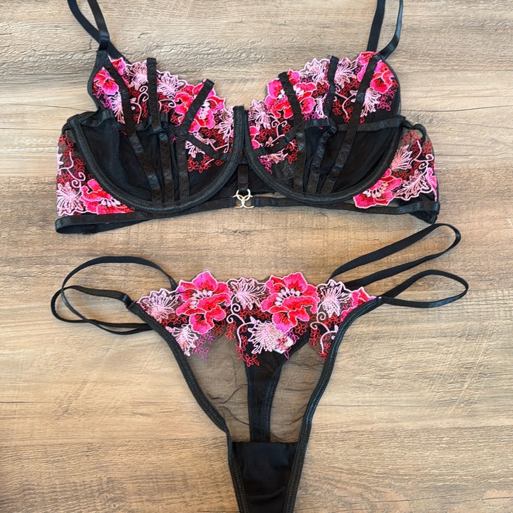 Never before worn bra and panty set.
Bra and panty set is too big.